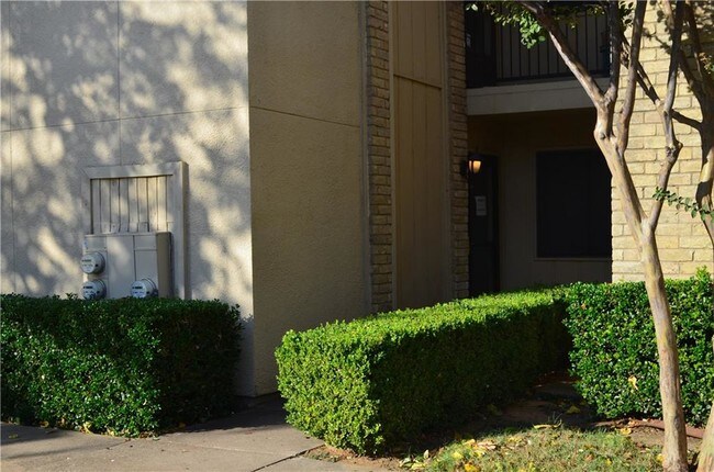 Foto del edificio - 5921 Harvest Hill Rd