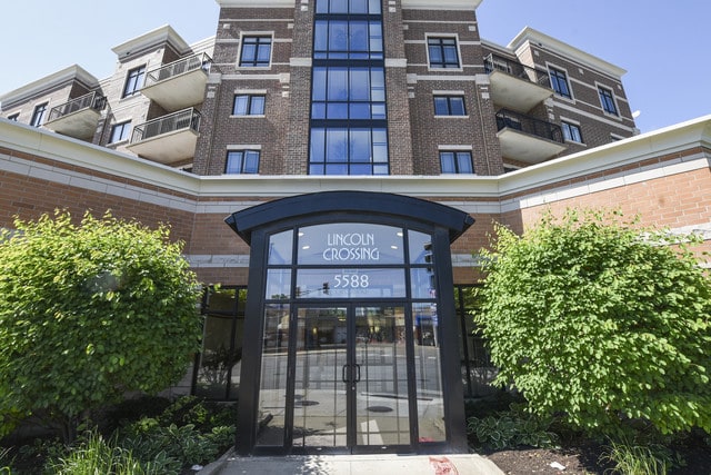 Building Photo - 5588 N Lincoln Ave