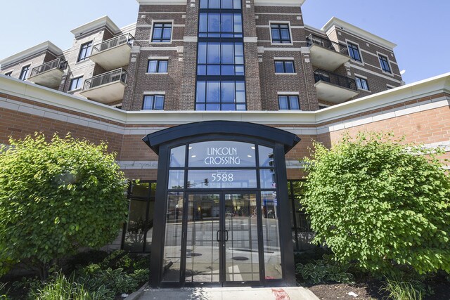 Foto del edificio - 5588 N Lincoln Ave