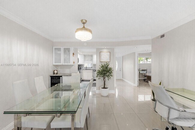 Foto del edificio - 9200 N Hollybrook Lake Dr