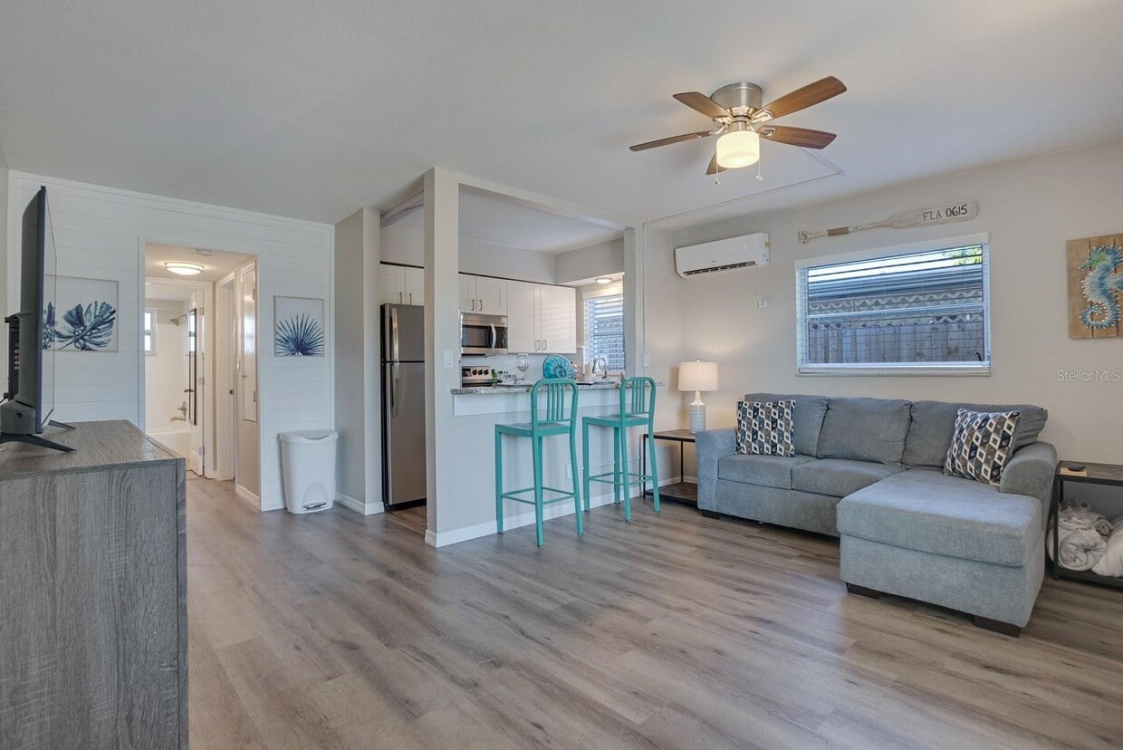 Living - 11430 3rd St E