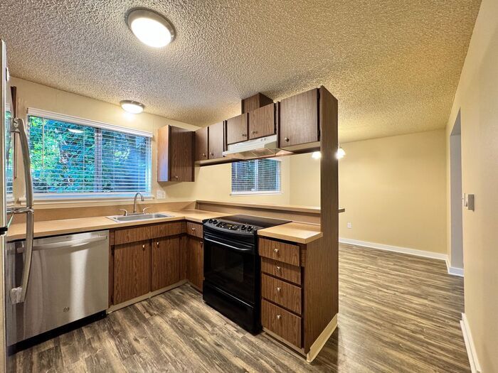 Foto principal - AVAILABLE NOW! Spacious 2 Bed, 1.5 Bathroo...