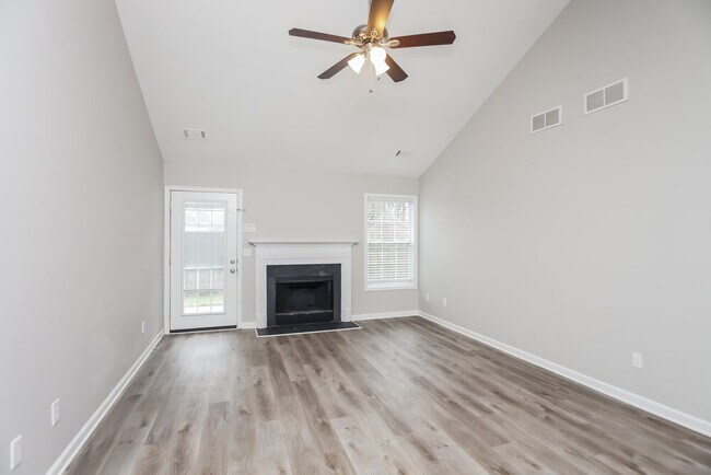 Foto del edificio - 235 Acorn Hill Ct