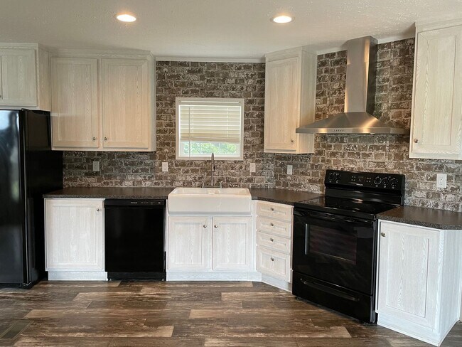 Foto del edificio - 3 BED, 2 BATH MOBILE HOME LOCATED IN THE DENTON AREA! $1,250 MONTH, $1,250 DEPOSIT.
