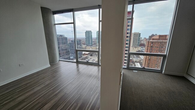 Building Photo - 128 W Chicago Ave