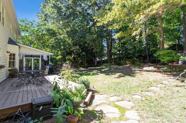 Building Photo - 2113 Hamrick Dr