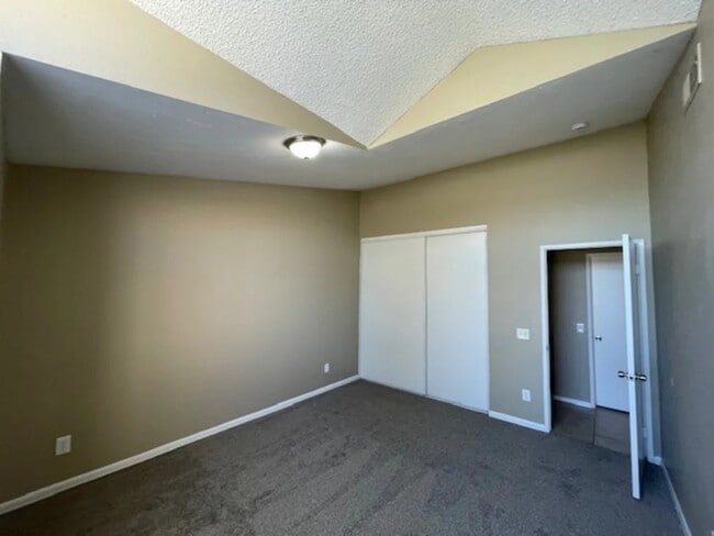 Building Photo - 3590 N Amberwood Ave