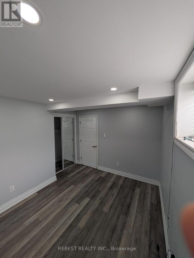 Building Photo - 2 Trillium Ct