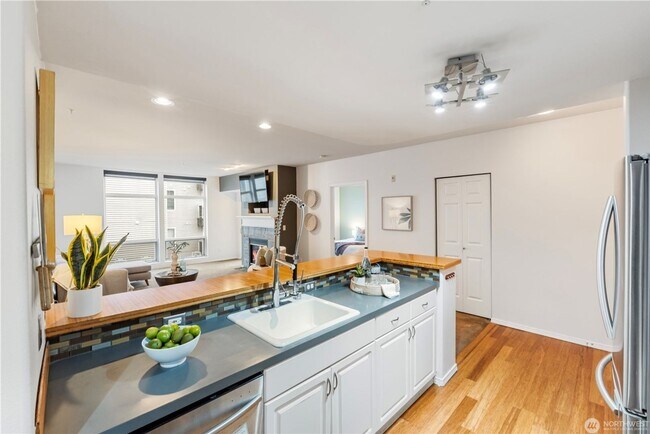 Foto del edificio - 3221 SW Avalon Way
