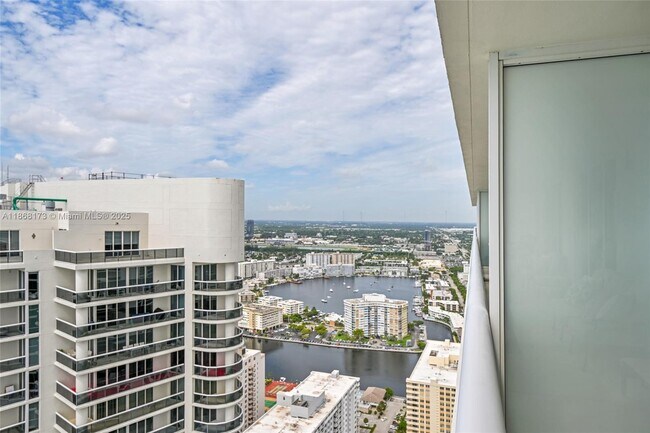 Building Photo - 1830 S Ocean Dr