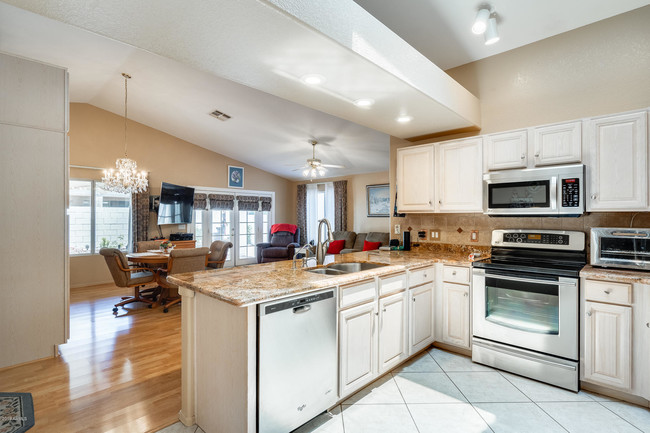 Building Photo - 13976 W Paiute Trail