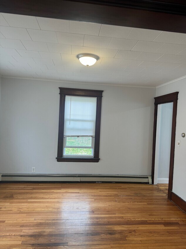 Primary Photo - 31 ellesmere Ave