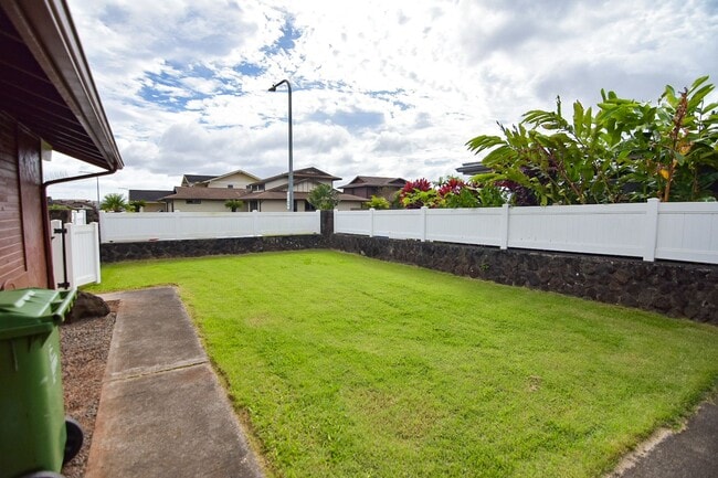 Building Photo - 3BR / 2Bath / 4Pkg - Home in Mililani!