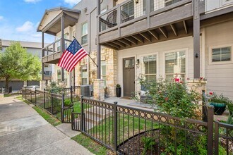Building Photo - 2520 Bluebonnet Ln