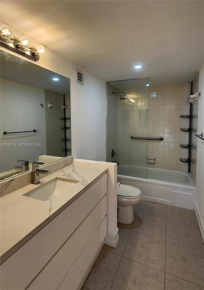 Foto del edificio - 600 NE 36th St