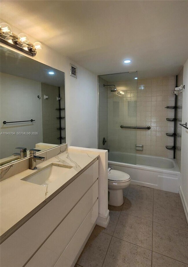 Building Photo - 600 NE 36th St