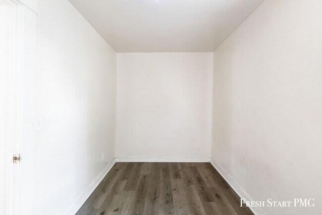 Foto del edificio - 280 Irwin Ave