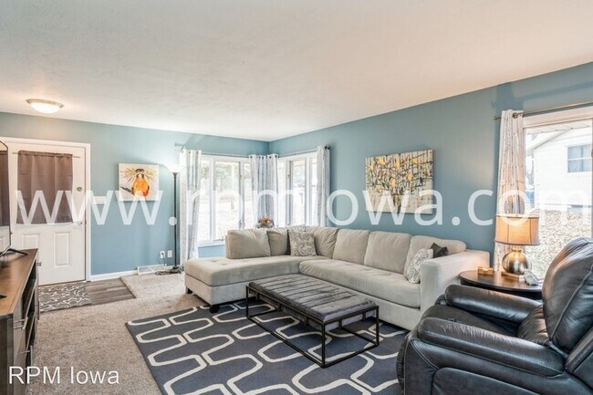 Building Photo - 3 br, 2 bath House - 2956 Hubbell Avenue