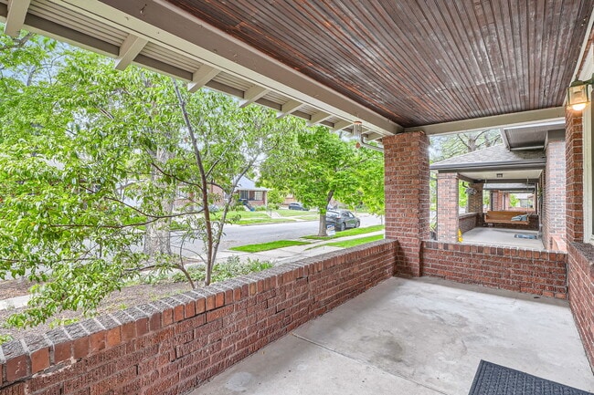 Building Photo - 960 Monroe St