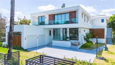 Building Photo - 922 NE 78th St