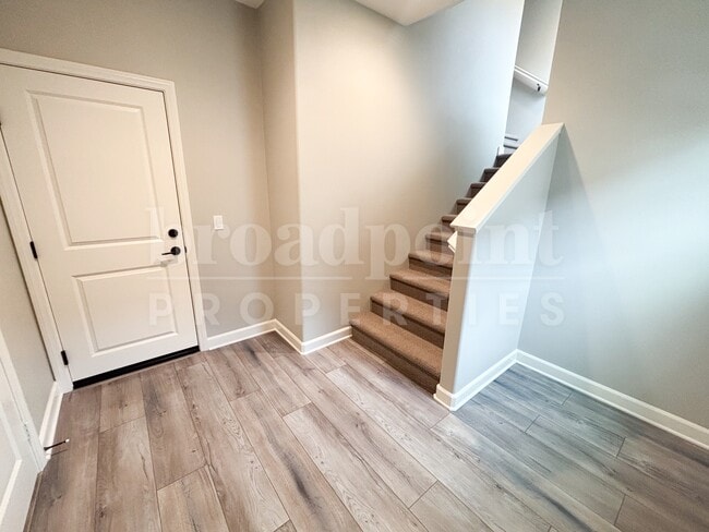 Building Photo - 893 Slate St