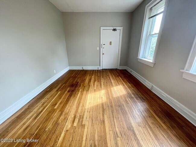 Building Photo - 409 W Gaulbert Ave