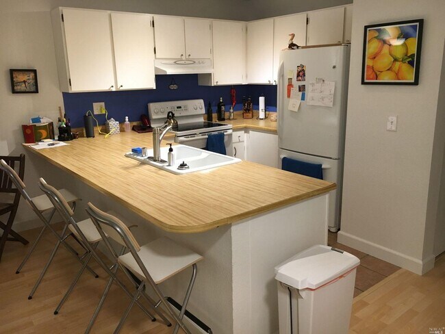 Foto del edificio - 30 Arbor Ct