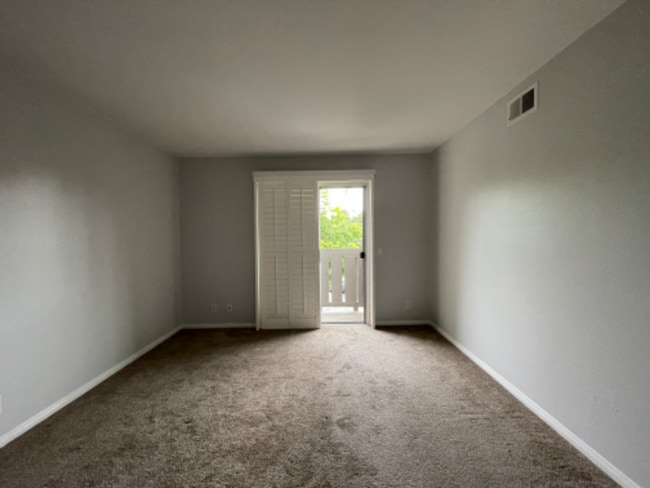 Building Photo - 128 Echo Run