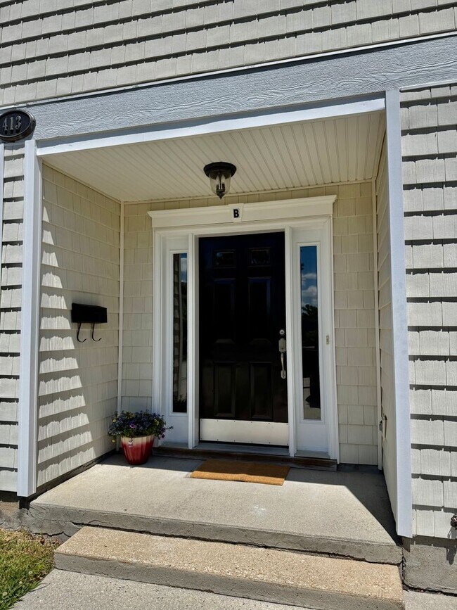 Foto del edificio - 3BD/3.5 Condo with Garage & Backyard in Shadowlawn! Blocks to the Beach! AVAILABLE NOW!