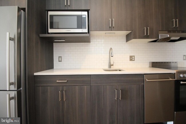 Building Photo - 2550 17th Street NW Unit 509