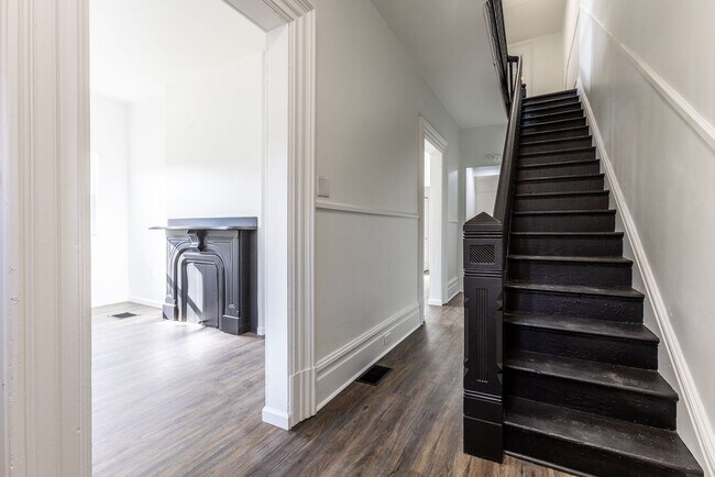 Foto del edificio - AVAILABLE JUNE 2026 - Spacious Home You DO NOT want to miss