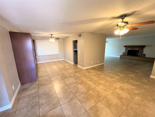 Building Photo - 4836 W Mercer Lane