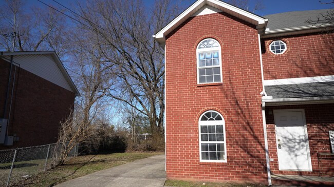 Building Photo - 1521 Center Pointe Dr