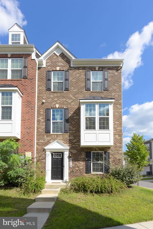 Building Photo - 9912 Vista Pointe Dr