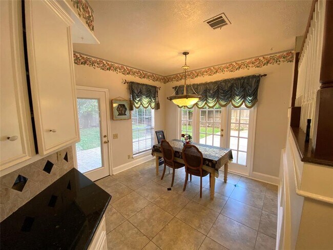 Building Photo - 926 Montview Dr