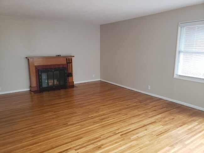Building Photo - 6845 N Albina Ave