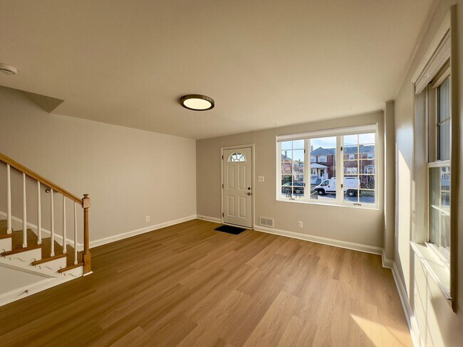 Foto del edificio - Renovated 3 Bed / 1.5 Bath in Essex | Parking Pad | Available 1/19/2026