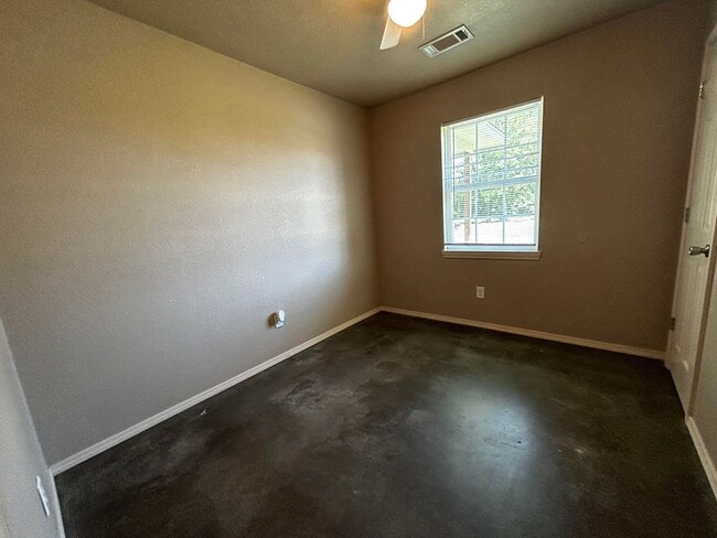 Foto del edificio - 603 Carson Rd