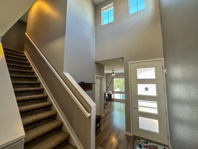 Foto del edificio - Upgraded 3-Bedroom home in Stepping Stone