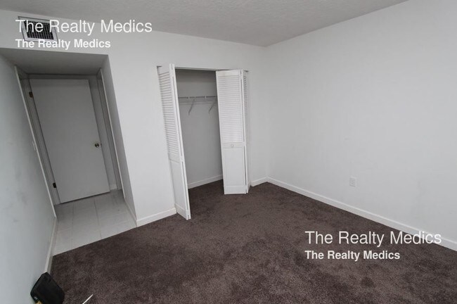 Building Photo - 190 Hickory Woods Ct