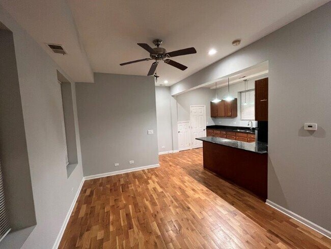 Foto del edificio - 2249 S Bell Ave