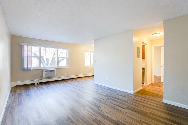 Foto del edificio - 1337 Arkwright St N