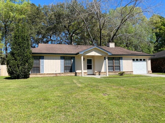 Foto del edificio - 4 bedroom 2 bath in Village Green