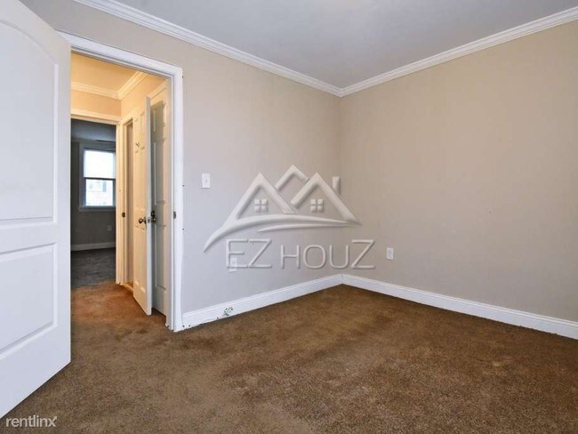 Building Photo - 2921 Edgecombe Cir N