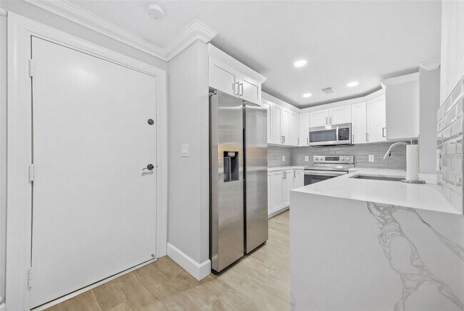 Foto del edificio - 4141 Bayshore Blvd