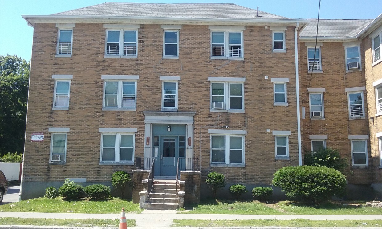 172 Winnikee Ave, Poughkeepsie, NY 12601 Room for Rent in
