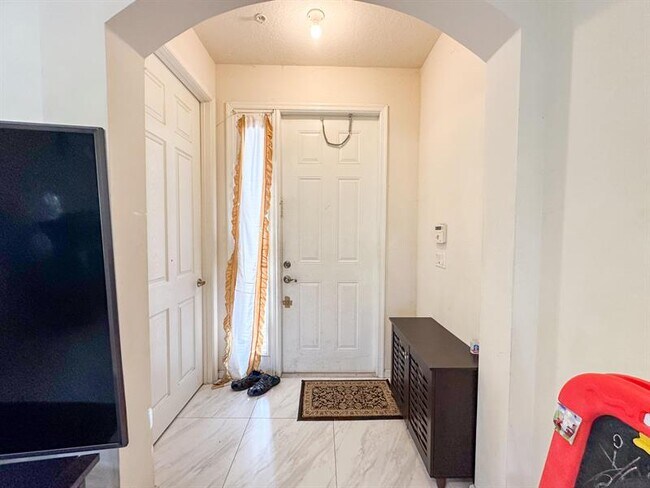 Foto del edificio - 4335 Coventry Pointe Way