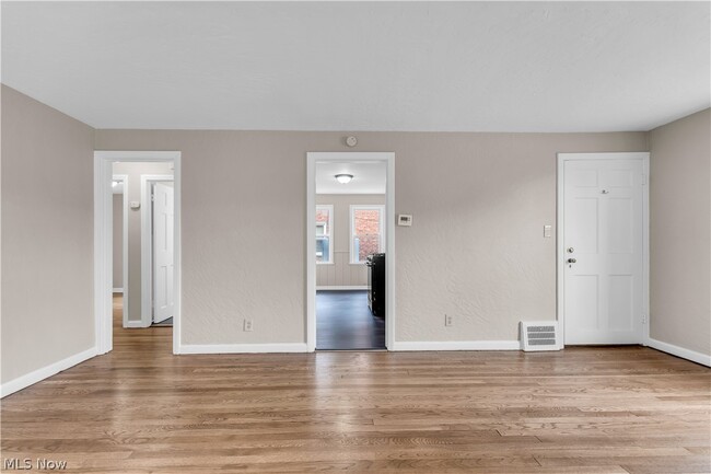 Building Photo - 511 E 222nd St