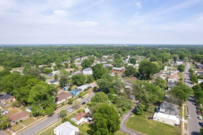 Foto del edificio - Freshly Renovated 2-Bedroom Home in Quiet ...