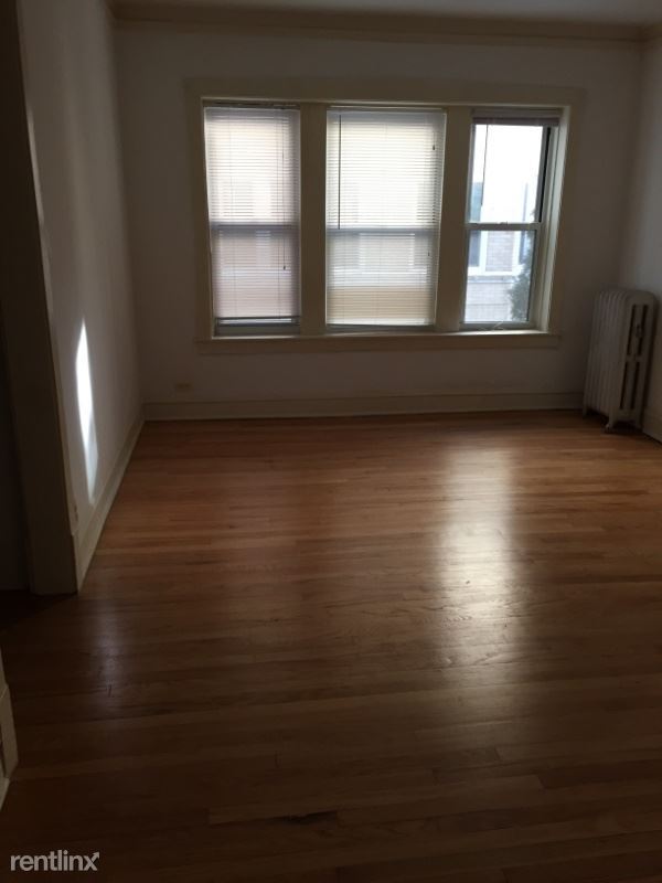 Building Photo - 1438 W Thorndale Ave